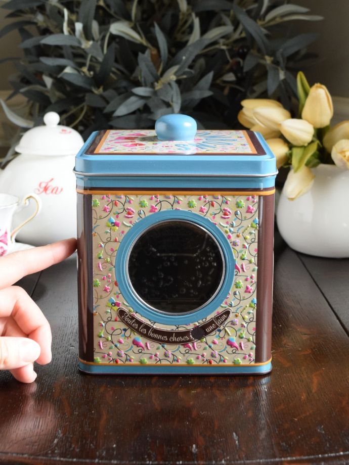 使いやすいサイズのキャンディ缶