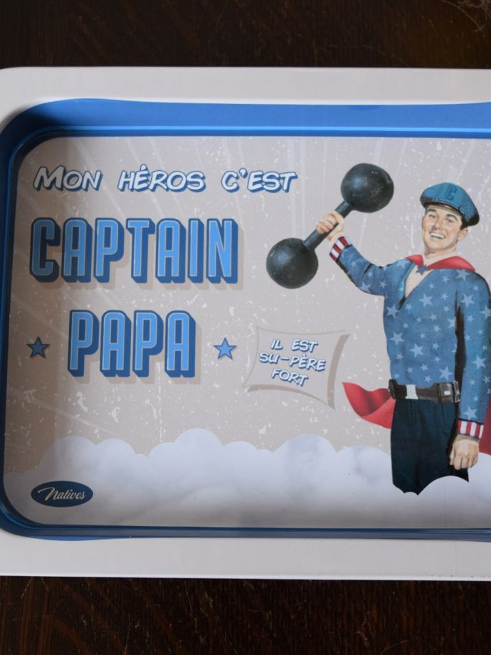 フレンチポップなデザインのおしゃれなトレイ