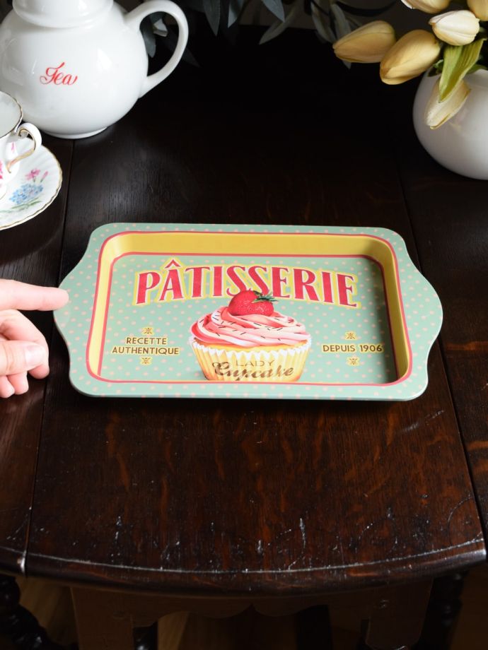 使いやすいサイズのトレイ