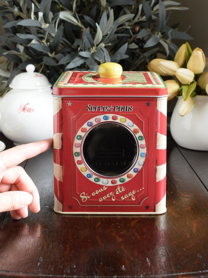 使いやすいサイズのキャンディ缶