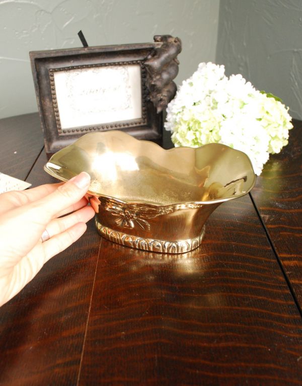 リビング雑貨　インテリア雑貨　真鍮バスケット。深めなので、色々なシーンで使えそうです。(n5-099)