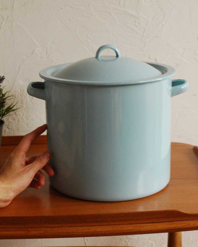 キッチン雑貨 インテリア雑貨 アンティーク風ホウロウブレッド缶(S)。お洒落に収納置いておくだけでオシャレなデザインなので、いろんな場所で便利につかって下さい。(n5-166)