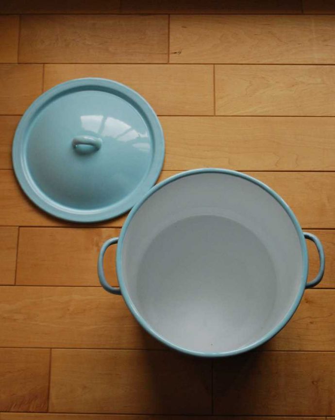 キッチン雑貨 インテリア雑貨 アンティーク風ホウロウブレッド缶(S)。中はこんな感じですふたを開けるとこんな感じ。(n5-166)