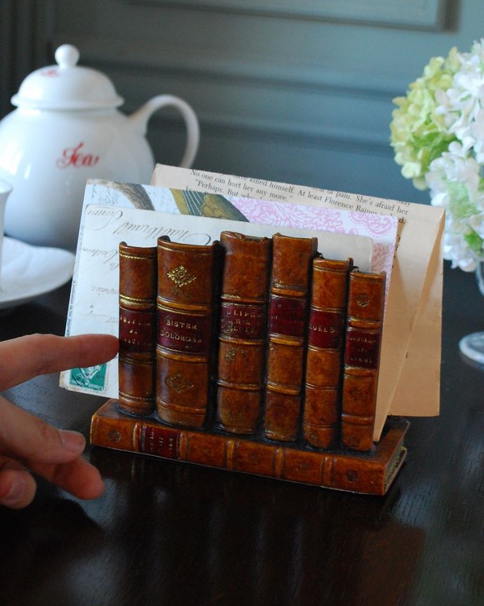 リビング雑貨　インテリア雑貨　イギリスからやって来たおしゃれな雑貨、The Original Book Works社のレターラック。大きさはこのくらいです置いておくだけでオシャレな雰囲気です。(n5-170)