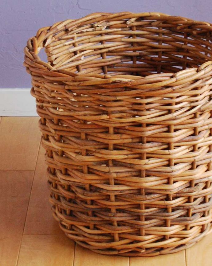 リビング雑貨　インテリア雑貨　丁寧に編み上げたラタン製のプランターカバーＳ。自然素材がナチュラルなプランターカバーどんなお部屋にもすんなりと馴染みます。(n5-178)