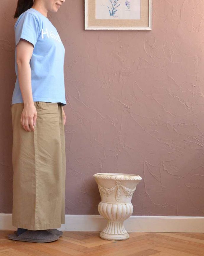 その他インテリア雑貨　インテリア雑貨　ヨーロッパの雰囲気漂うアンティーク風のプランター。ヨーロッパの雰囲気漂うプランターまるでアンティークの石柱のような美しい彫が入ったプランター。(n5-182)