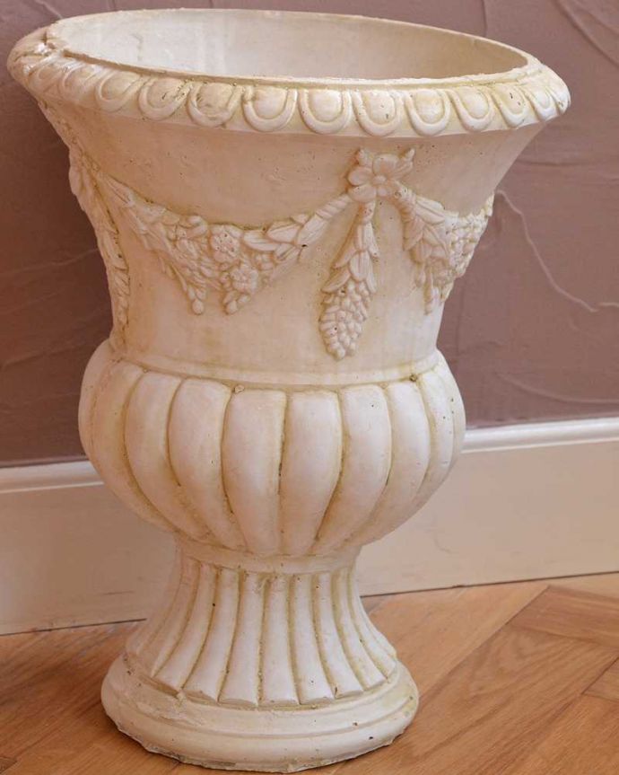 その他インテリア雑貨　インテリア雑貨　ヨーロッパの雰囲気漂うアンティーク風のプランター。どこから見てもステキ360度、どの角度からも美しく見えます。(n5-182)