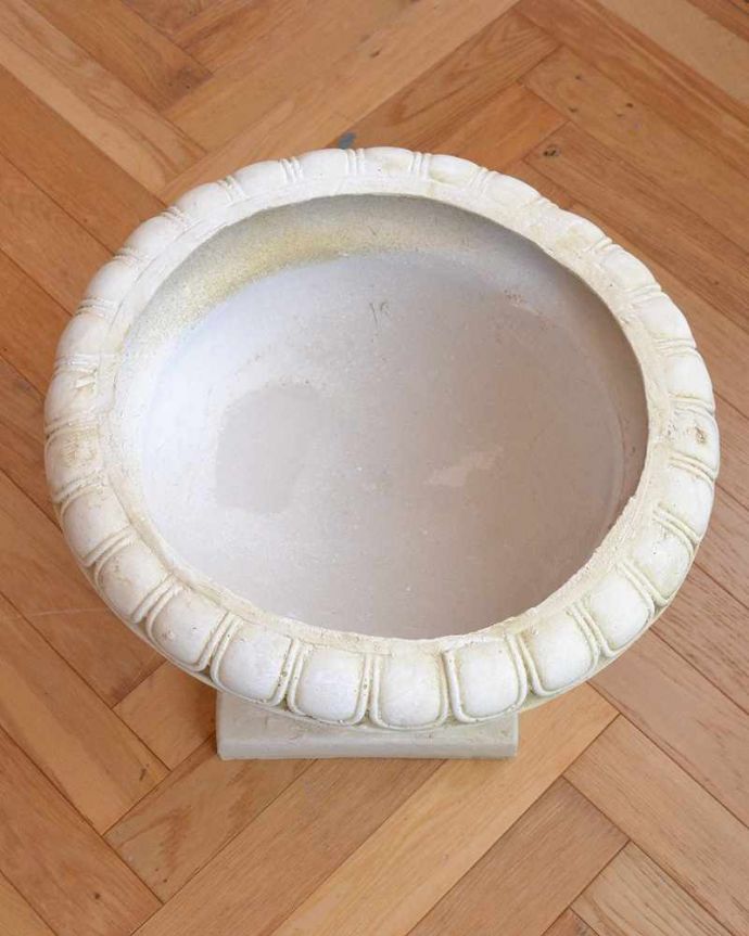 その他インテリア雑貨　インテリア雑貨　ヨーロッパの雰囲気漂うアンティーク風のプランター。上から見るとこんな感じです。(n5-183)