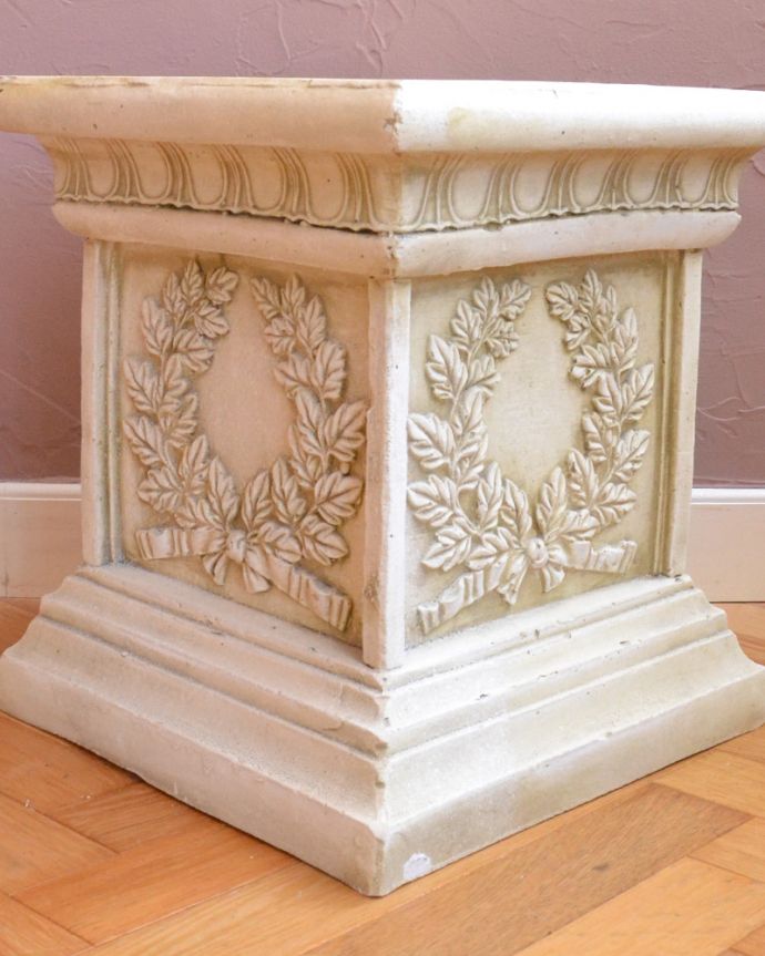 その他インテリア雑貨　インテリア雑貨　ヨーロッパの雰囲気漂うアンティーク風の花台（コラム）。横から見てもステキ角度を変えてみてみると、こんな感じです。(n5-185)