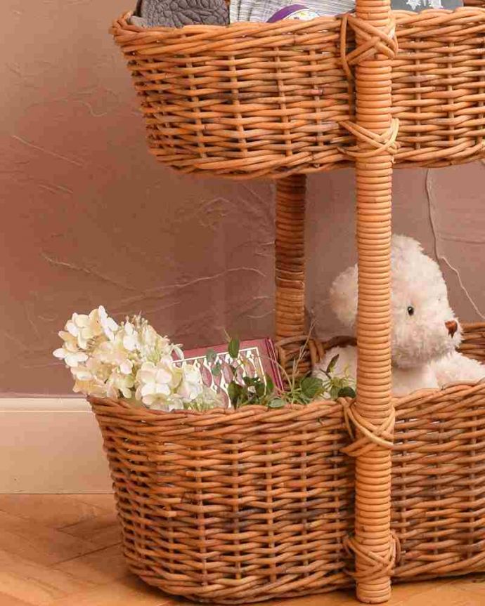 リビング雑貨　インテリア雑貨　しっかり編み込まれたアンティーク風のベジタブル3段バスケット。しっかり編み込まれたバスケットまるで手編みしたアンティークのようにしっかりと編みこまれています。(n5-190)