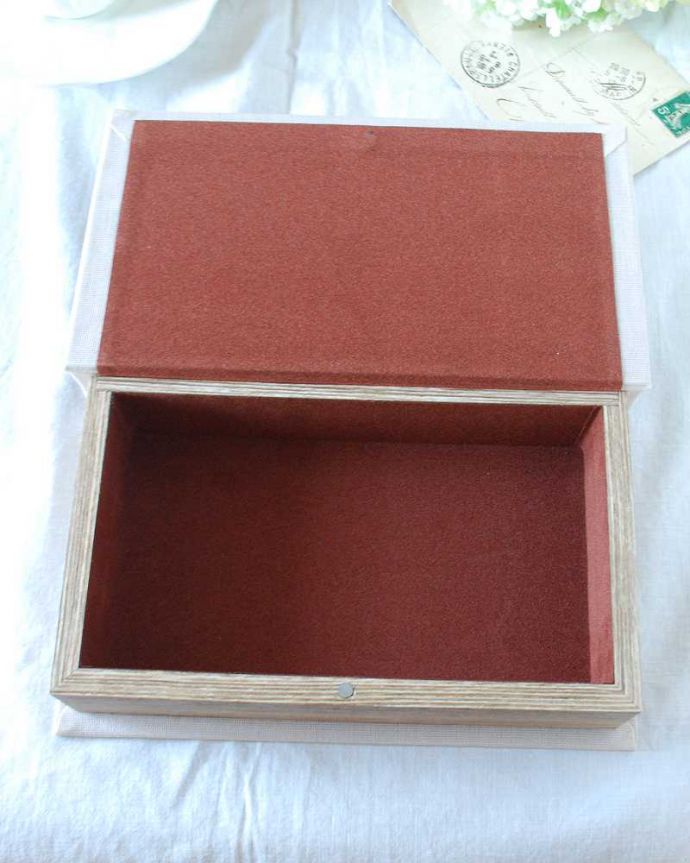 リビング雑貨　インテリア雑貨　小物をお洒落に収納できるブック型ボックス(DESIGN) 。整理整頓OK中はこんな感じです。(n5-200)