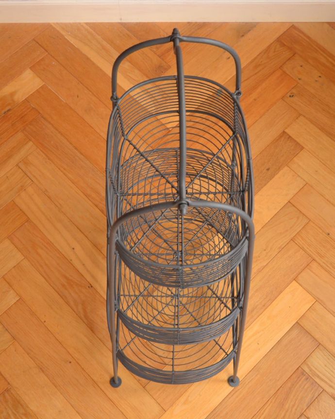 リビング雑貨　インテリア雑貨　アイアン3段ﾊﾞｽｹｯﾄ　上から見ると･･･バスケットなので、サイズに多少の誤差はあります。(n5-201)