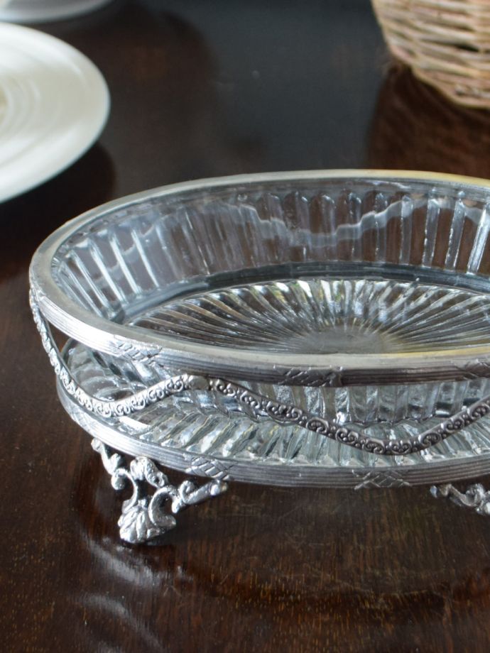 アンティーク風のガラスのトレイ
