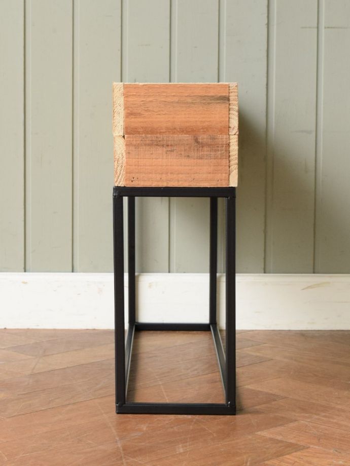 プランタースタンドの側面