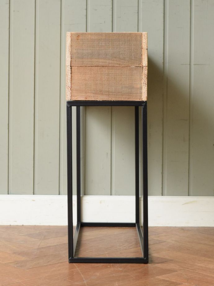 プランタースタンドの側面