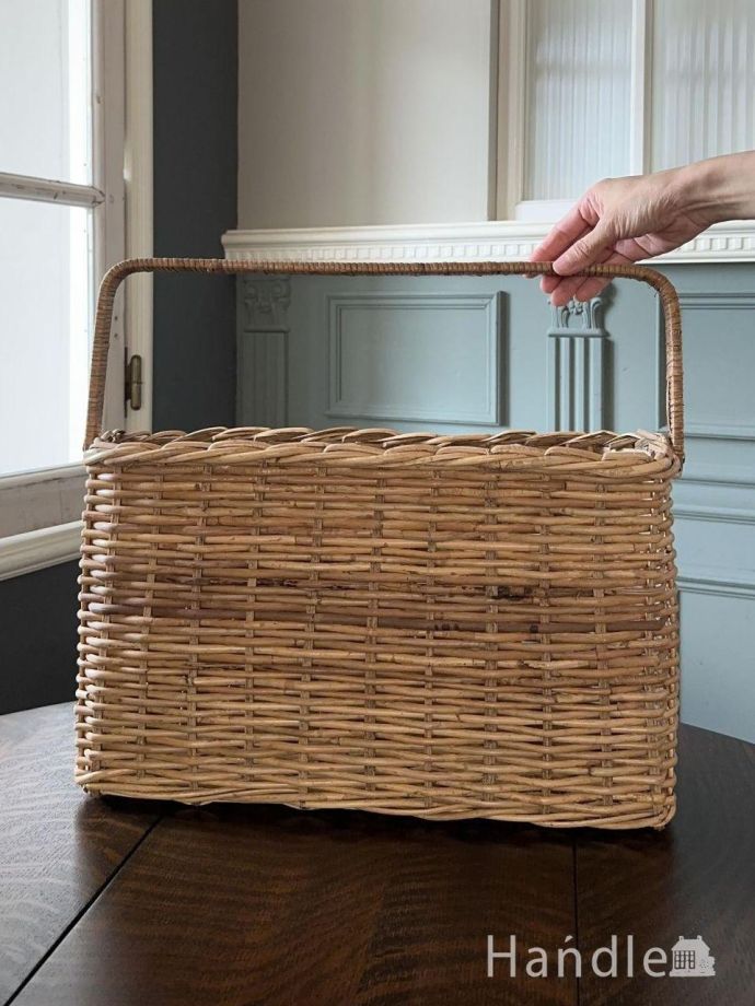 おしゃれなラタンバスケット