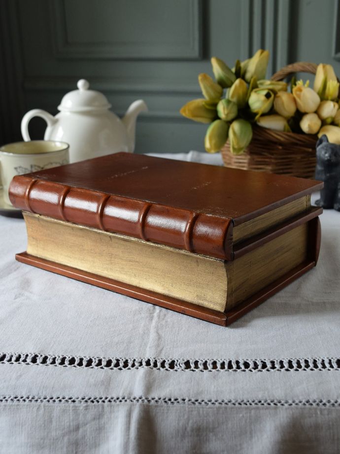 レザー製の収納箱