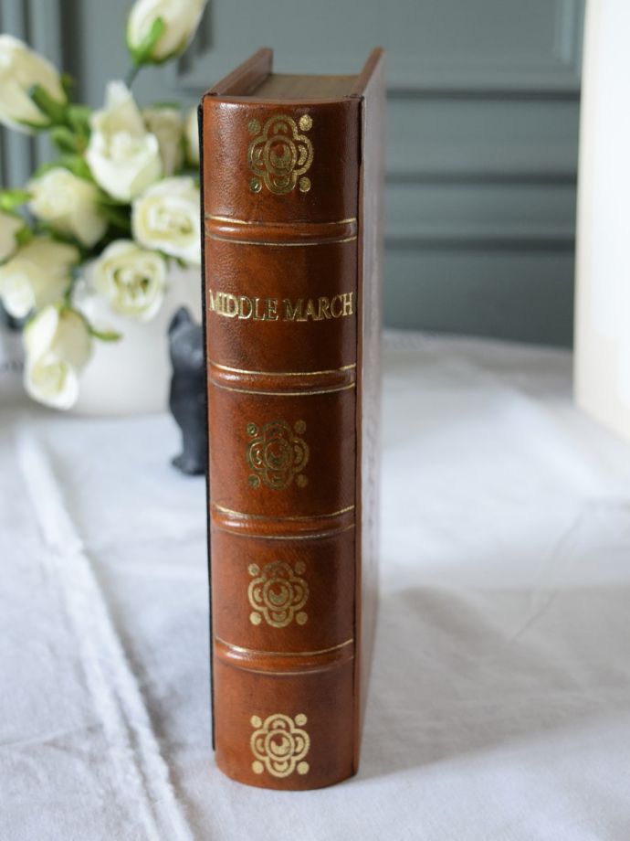 レザー製の収納箱