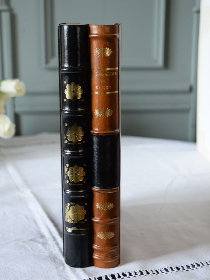 レザー製の収納箱