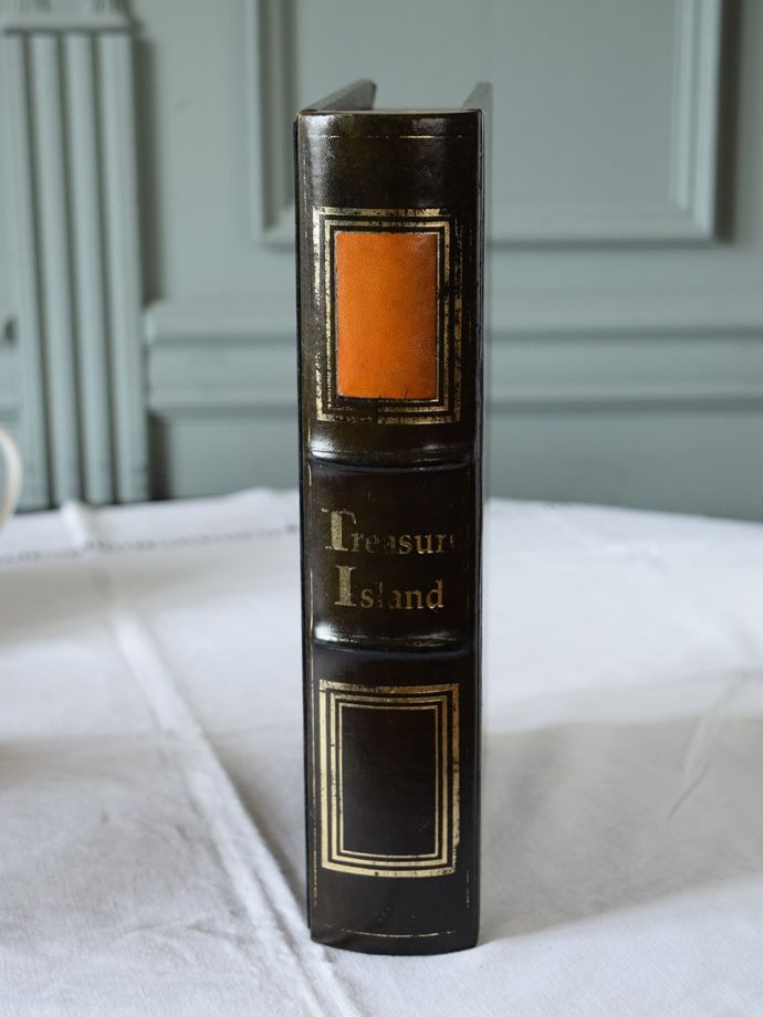 レザー製の収納箱