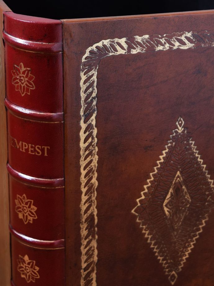 革張りのおしゃれなダストボックス