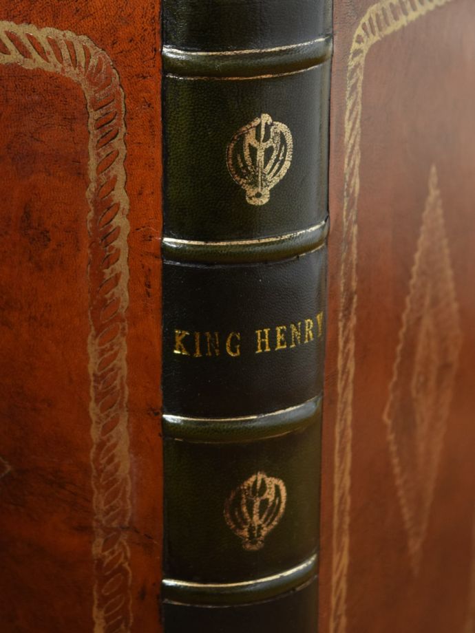 レザー製のごみ箱