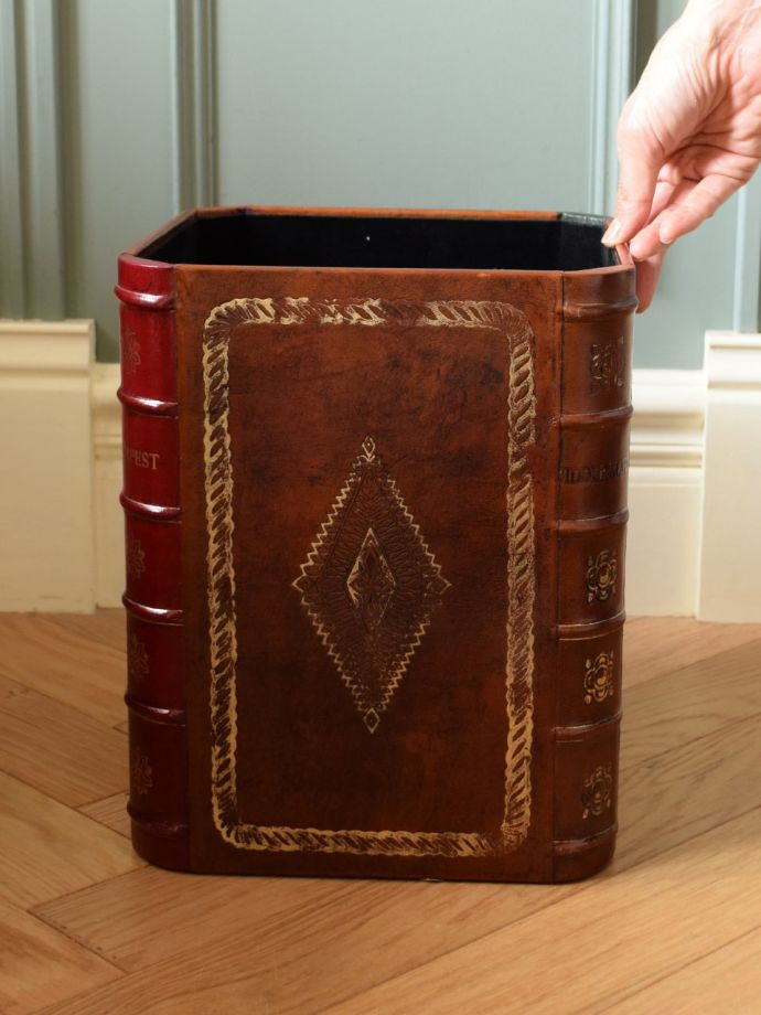 アンティーク風のごみ箱