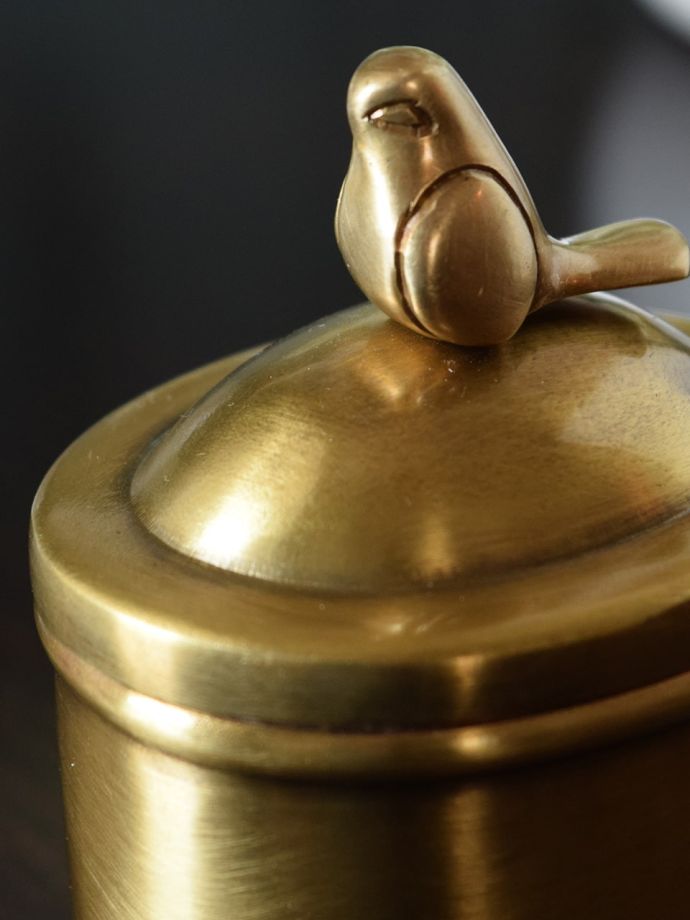 アンティーク風のおしゃれな小物入れ