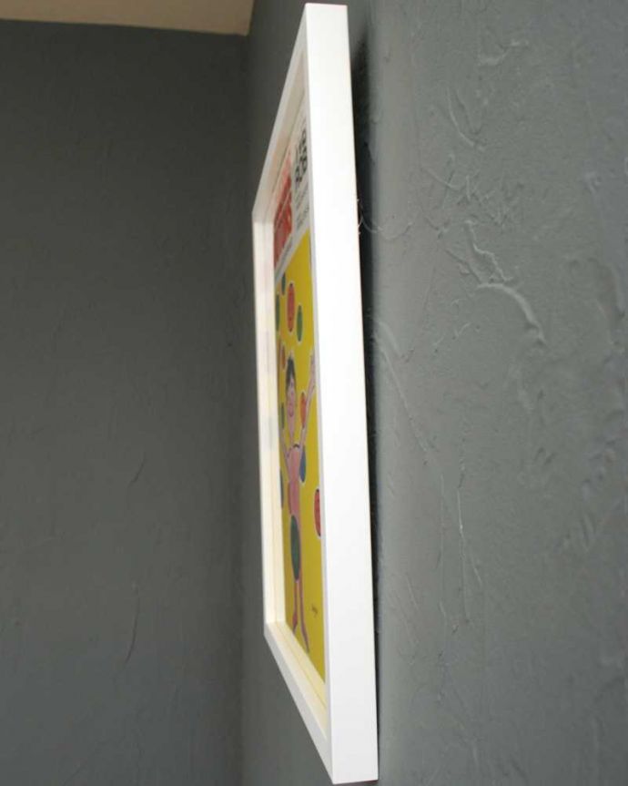 リビング雑貨　インテリア雑貨　フレンチアートミニフレーム　レイモン・サビニャック（LA GUERRE DES BOUTONS） 。横から見ると…こんな感じです。(n7-134)