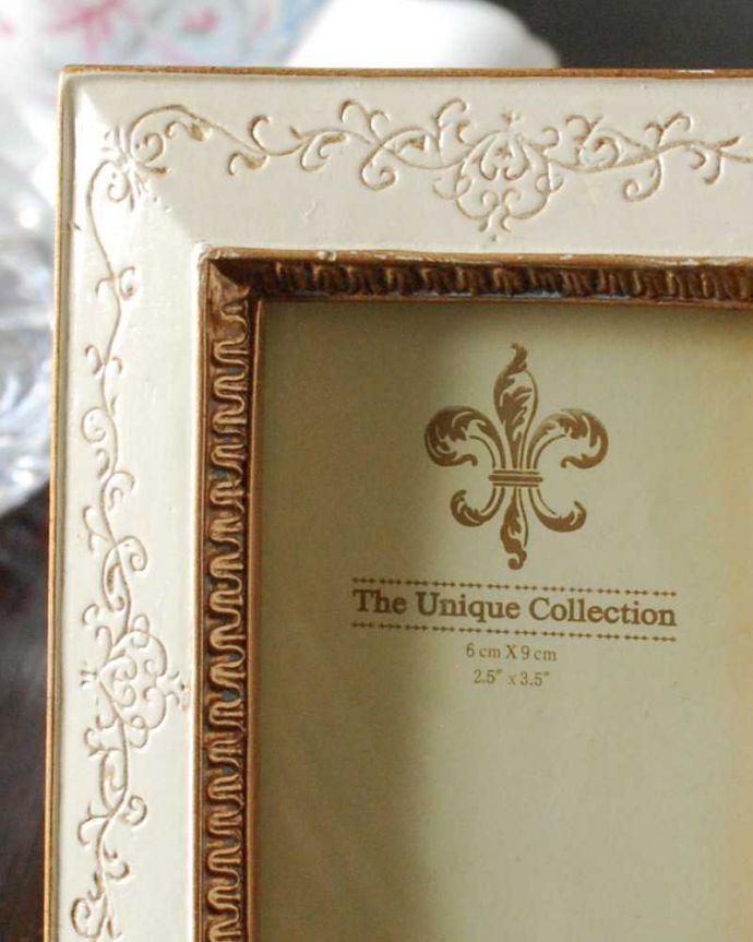 リビング雑貨　インテリア雑貨　アンティーク風のレクタングルフォトフレーム。オシャレなディスプレイの必須アイテム中に写真を入れたり雑誌の切抜きを入れて置くだけ。(n7-144)