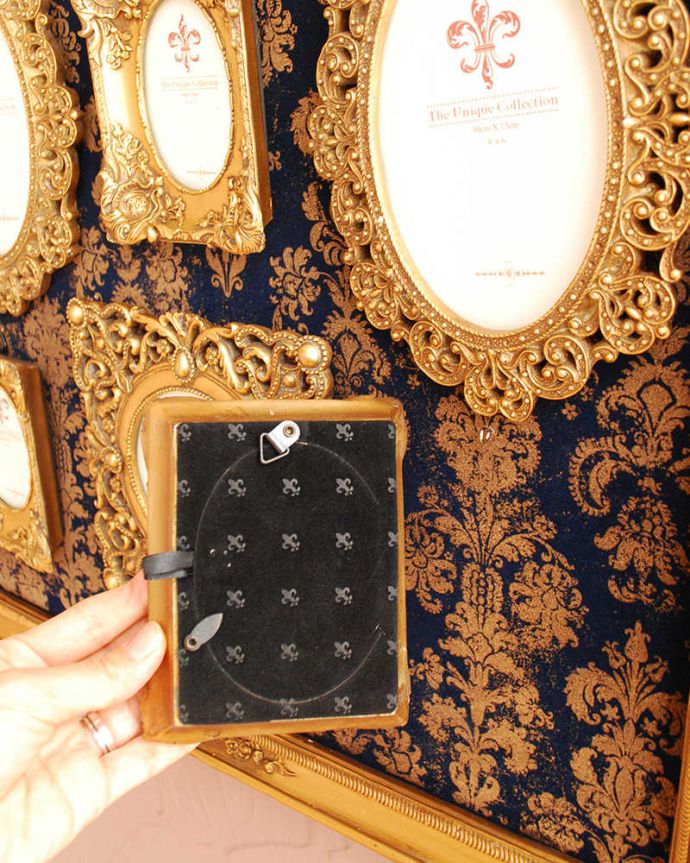 リビング雑貨 インテリア雑貨 アンティーク風のファミリーフォトフレーム。フレームは外れます大小6個のフレームは一つ一つ外れます。(n7-150)