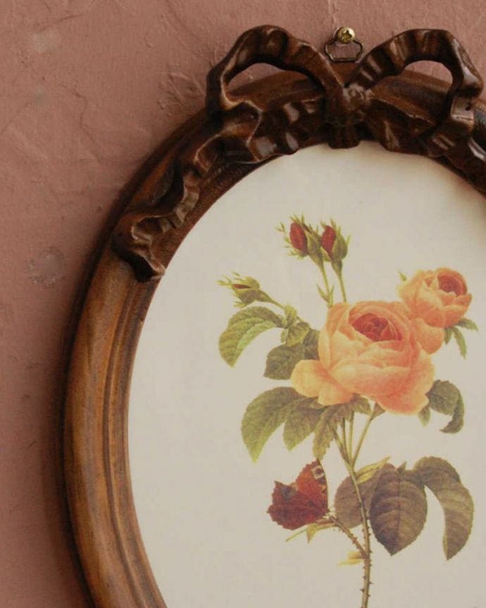 リビング雑貨　インテリア雑貨　リボンが付いたアンティーク風のルドゥーテのフレーム。壁からオシャレを作ってみませんか？壁に掛けるだけであっという間にオシャレなお部屋を作ってくれるフレームを使って、気軽にお部屋をイメージチェンジしてみませんか？。(n7-156)