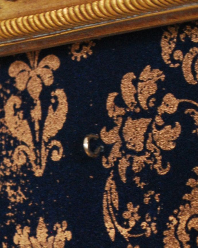 インテリア雑貨　ファミリーフォトフレーム・ゴールド　金具に引っ掛けて下さい。(n7-179)