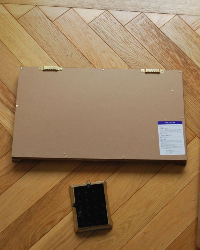 インテリア雑貨　ファミリーフォトフレーム・ゴールド　裏面はこんな感じ裏面はこんな感じです。(n7-179)