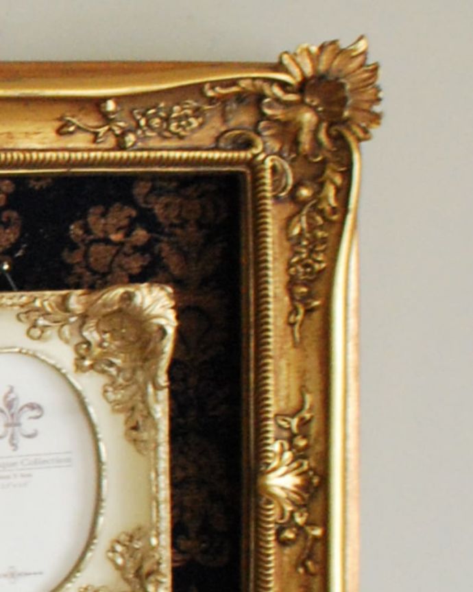インテリア雑貨　アンティーク風のフォトフレーム　豪華なフランス風のデザイン壁に掛けるだけであっという間にオシャレなお部屋を作ってくれるフレーム。(n7-171)