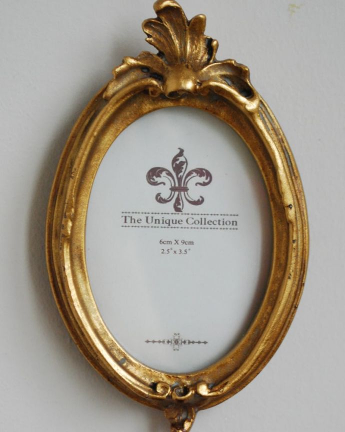 リビング雑貨　インテリア雑貨　フランス風のおしゃれなフォトフレーム、壁を華やかに彩るタッセル付きの壁かけフレーム（オーバル）　アンティーク調のおしゃれなデザインまるでフランスのアンティークのようなゴージャスでデコラティブなデザインのフォトフレームです。(n7-182)