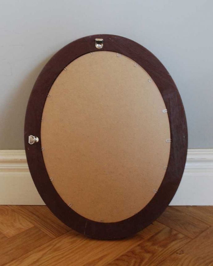 ミラー・時計　インテリア雑貨　アンティーク調のウォールミラー(オーバル・ゴールド)。後ろから見ると･･･壁に取り付けて使って下さい。(n8-009)