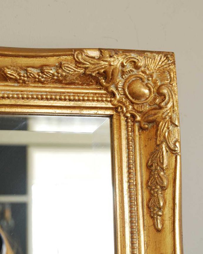 ミラー・時計　インテリア雑貨　アンティーク調のウォールミラー(ゴールド)。アンティーク調の美しいモールディングモールディングの縁取りが美しい華やかなミラーです。(n8-010)