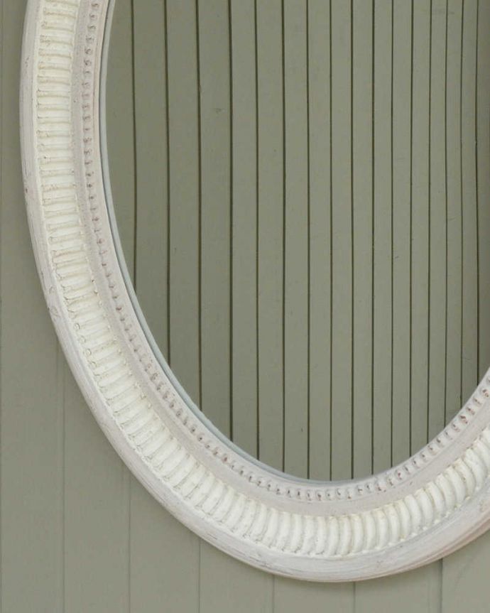 ミラー・時計　インテリア雑貨　アンティーク風オーバルタイプのウォールミラー（L・パティネ）。お部屋のインテリアとして楽しめます実用的なミラーとしてはもちろん、美しいデザインは壁に掛けるだけでまるで絵画のような雰囲気。(n8-050)