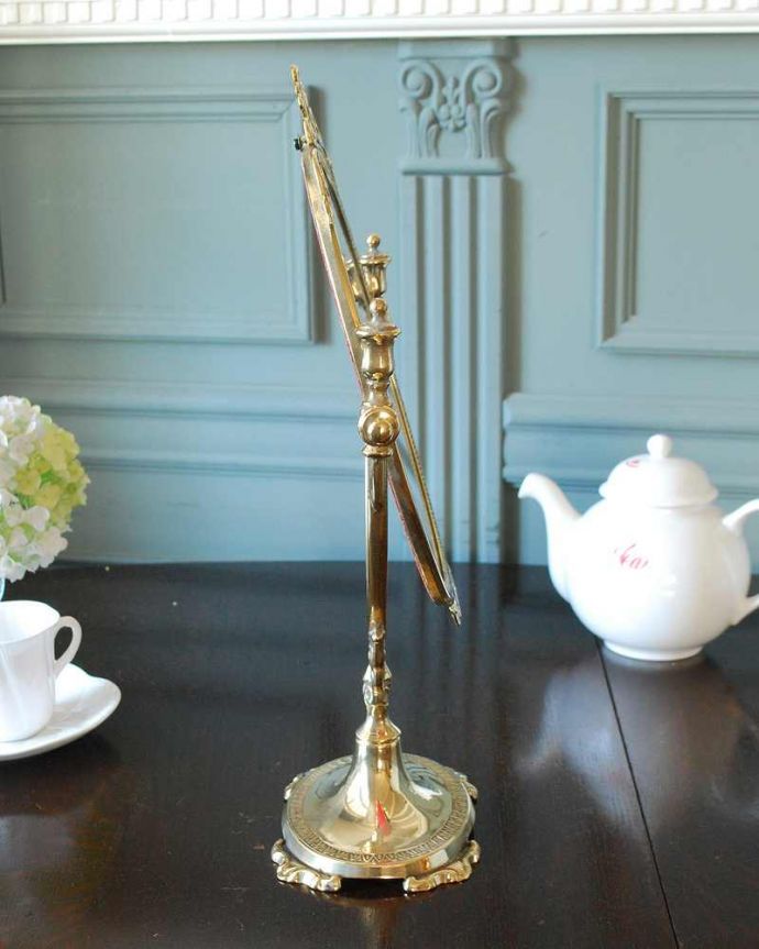 スタンドミラーの側面