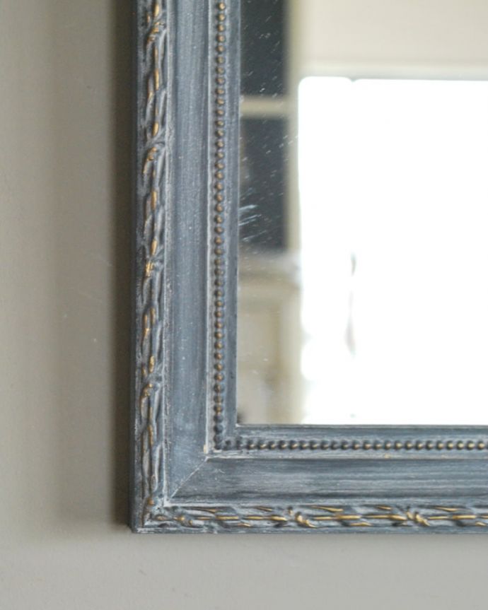 ミラー・時計　インテリア雑貨　アンティーク調のおしゃれな鏡、リボンが可愛いレクタングルのウォールミラー　ミラーの縁取りは･･･実用的に使うのはもちろん、見た目で楽しませてくれるデザインが鏡をより華やかな雰囲気に彩ってくれます。(n8-081)