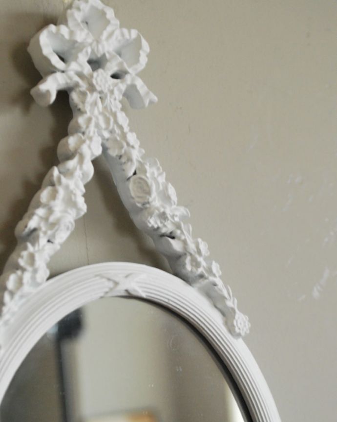 インテリア雑貨 アンティーク風オーバルタイプのウォールミラー(L・パティネ)。フレンチスタイルのアンティーク風ミラーミラーの周りを縁取るフランスらしい装飾がが個人的にお気に入りのミラー。(n8-050)