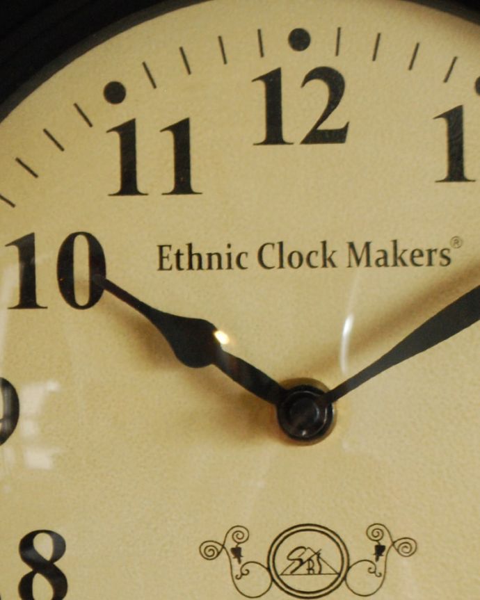 ミラー・時計　インテリア雑貨　アンティーク調のお洒落なウォールクロック（掛け時計）　アンティーク調のおしゃれな文字盤デザインはもちろん、数字が読みやすい所もポイント。(n8-089)