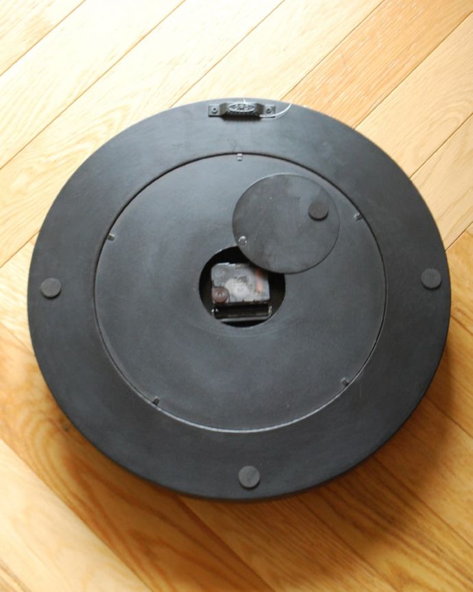 ミラー・時計 インテリア雑貨 時計 裏から見ると・・・単三電池1個で動きます。(n8-091)