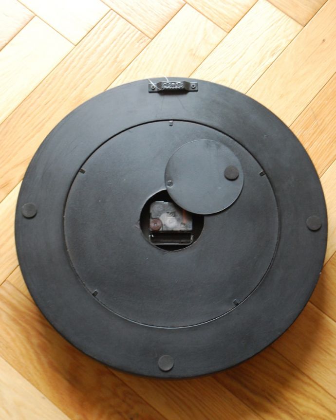 ミラー・時計 インテリア雑貨 時計 裏から見ると・・・単三電池1個で動きます。(n8-092)