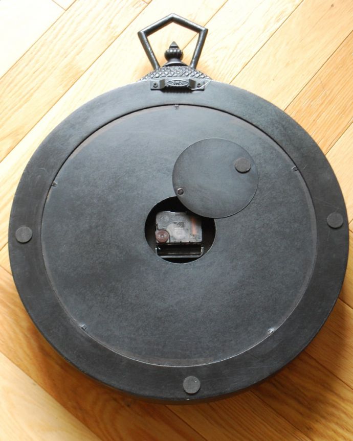 ミラー・時計　インテリア雑貨　時計　裏から見ると･･･単三電池1個で動きます。(n8-094)