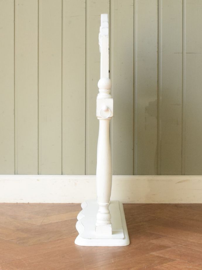 スタンドミラーの側面