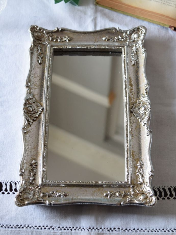 おしゃれなアンティーク風の鏡