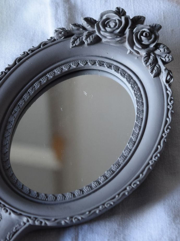 アンティーク風のおしゃれなミラー