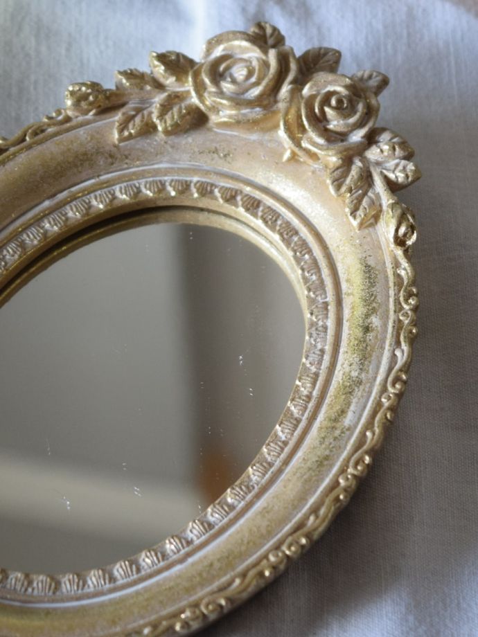 アンティーク風のおしゃれなミラー